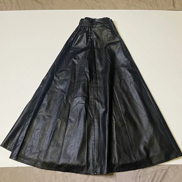 For Her. Black. Leatherette Skirt.  NWT.  Large. - Picture 5 of 7